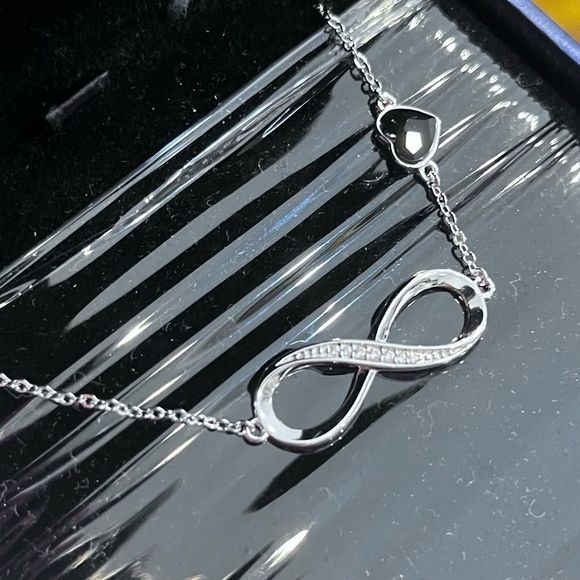 INFINITY HEART BRACELET - Picture 2 of 5
